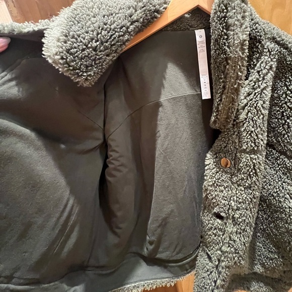 Lululemon Textured Fleece Button Jacket in Dark Olive Size 10 - Picture 13 of 14